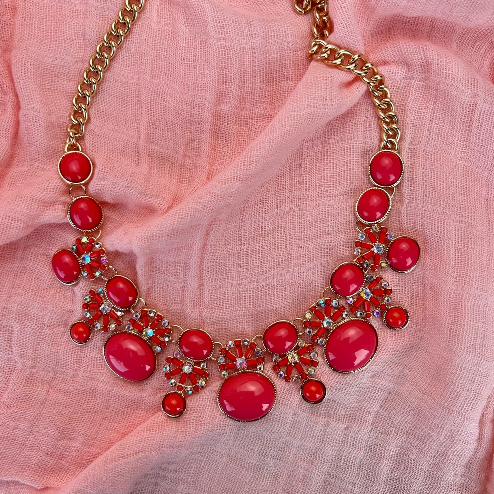 Beautiful Chico’s NWOT gold and pink necklace